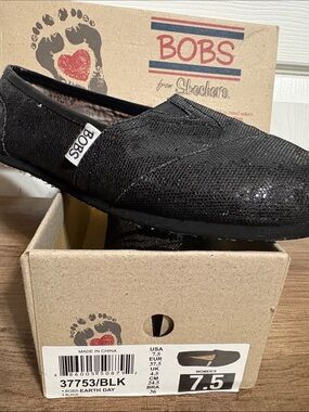 Skechers BOBS Women’s Black Slip-On Casual Shoe With Sparkles Size 7.5